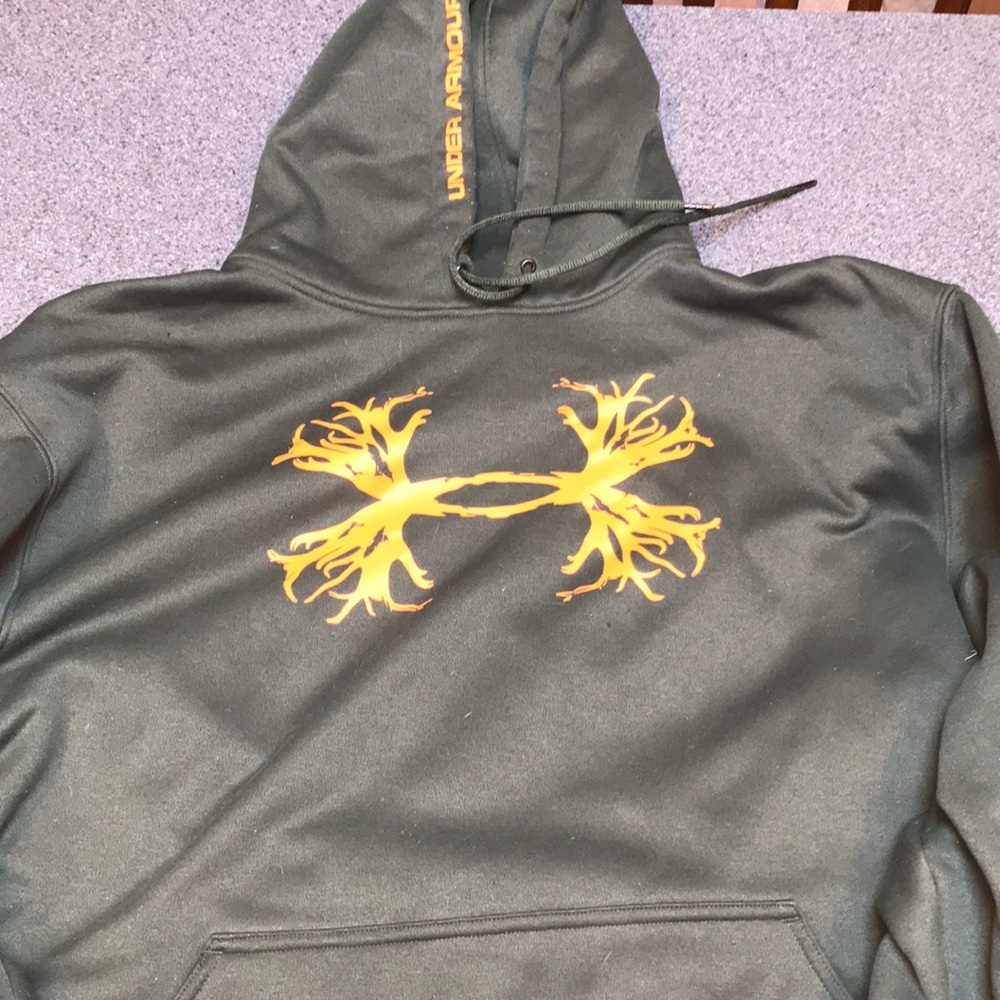 Men’s Large Under Armour Hoodie